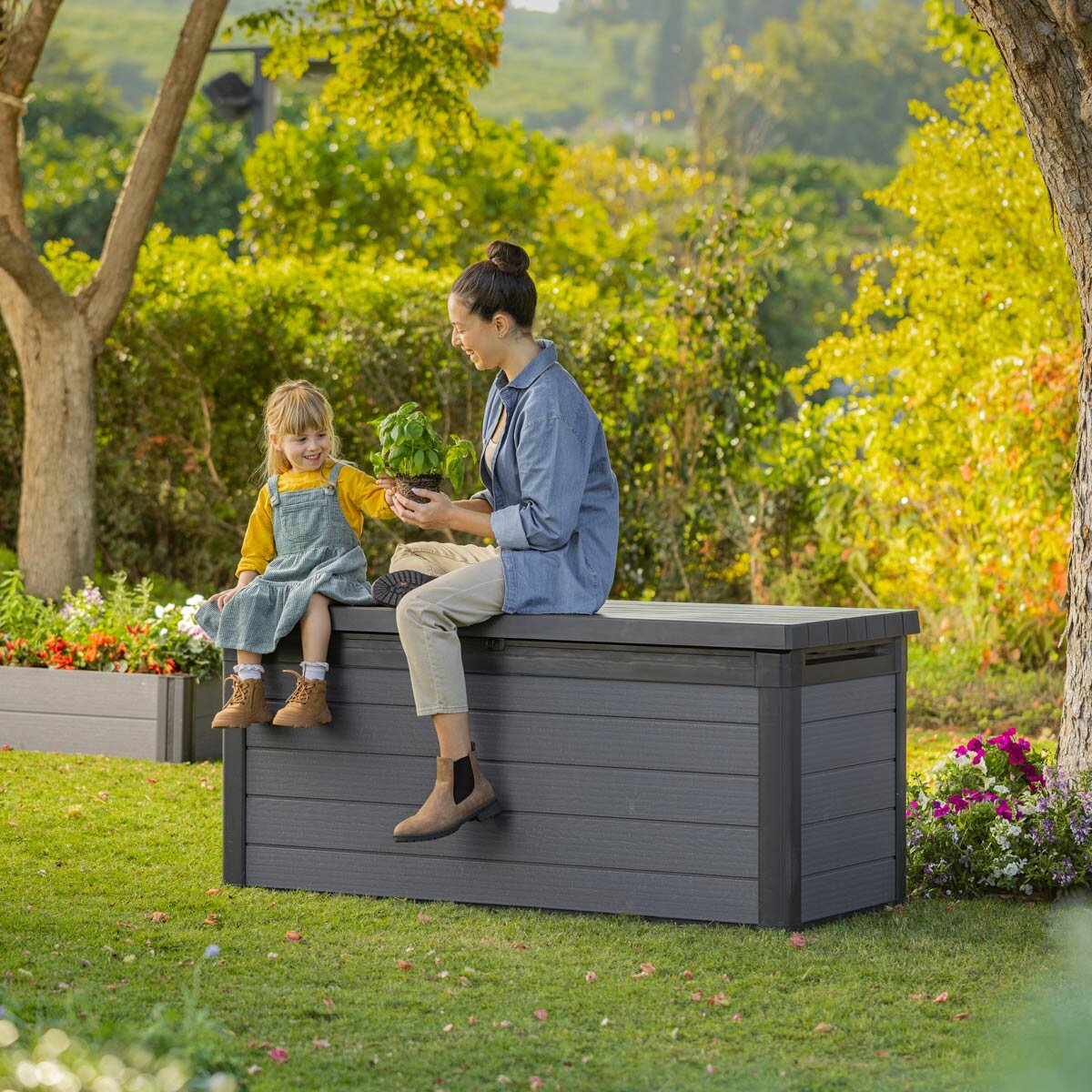 Keter Cortina 570 Litre Outdoor Storage Deck Box UV protection Weather resistant – image 3 of 8