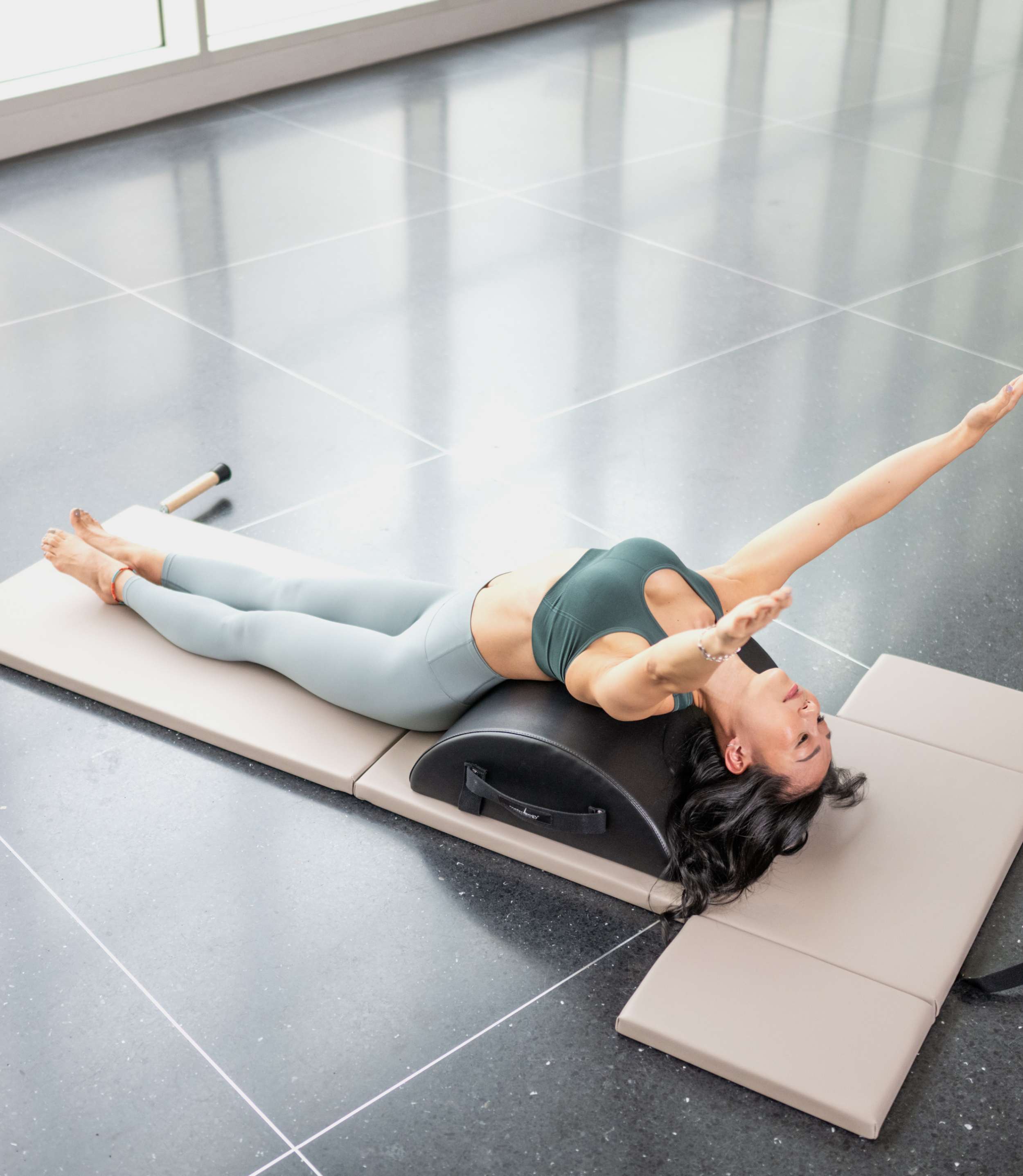 Reformora Pilates Small Barrel (Mini Arc Barrel) – compact arc for home Pilates, stretching and core work (view 3)