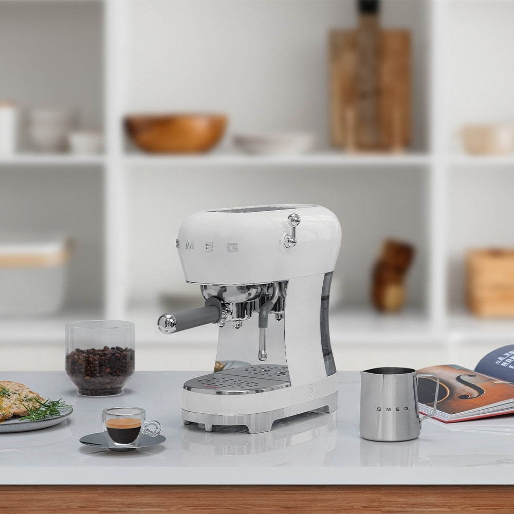 Smeg ECF02WHUK 50s Retro Style Espresso Coffee Machine with Steam Wand White – image 6 of 6
