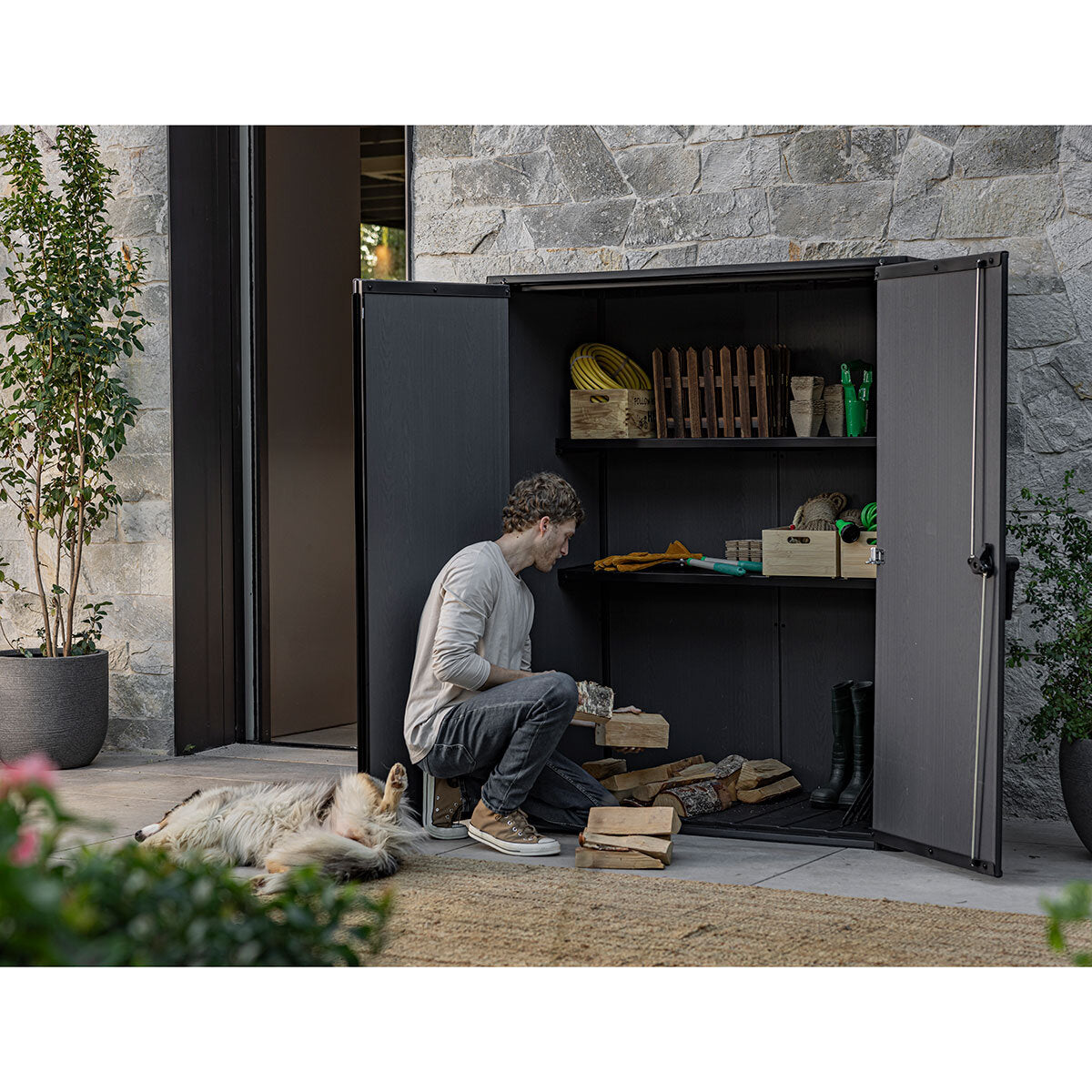 Keter Ashwood Signature Alto 4ft 6" x 2ft 4" (1.4 x 0.7m) 1,415 Litre Vertical Storage Shed with Shelves – image 3 of 7