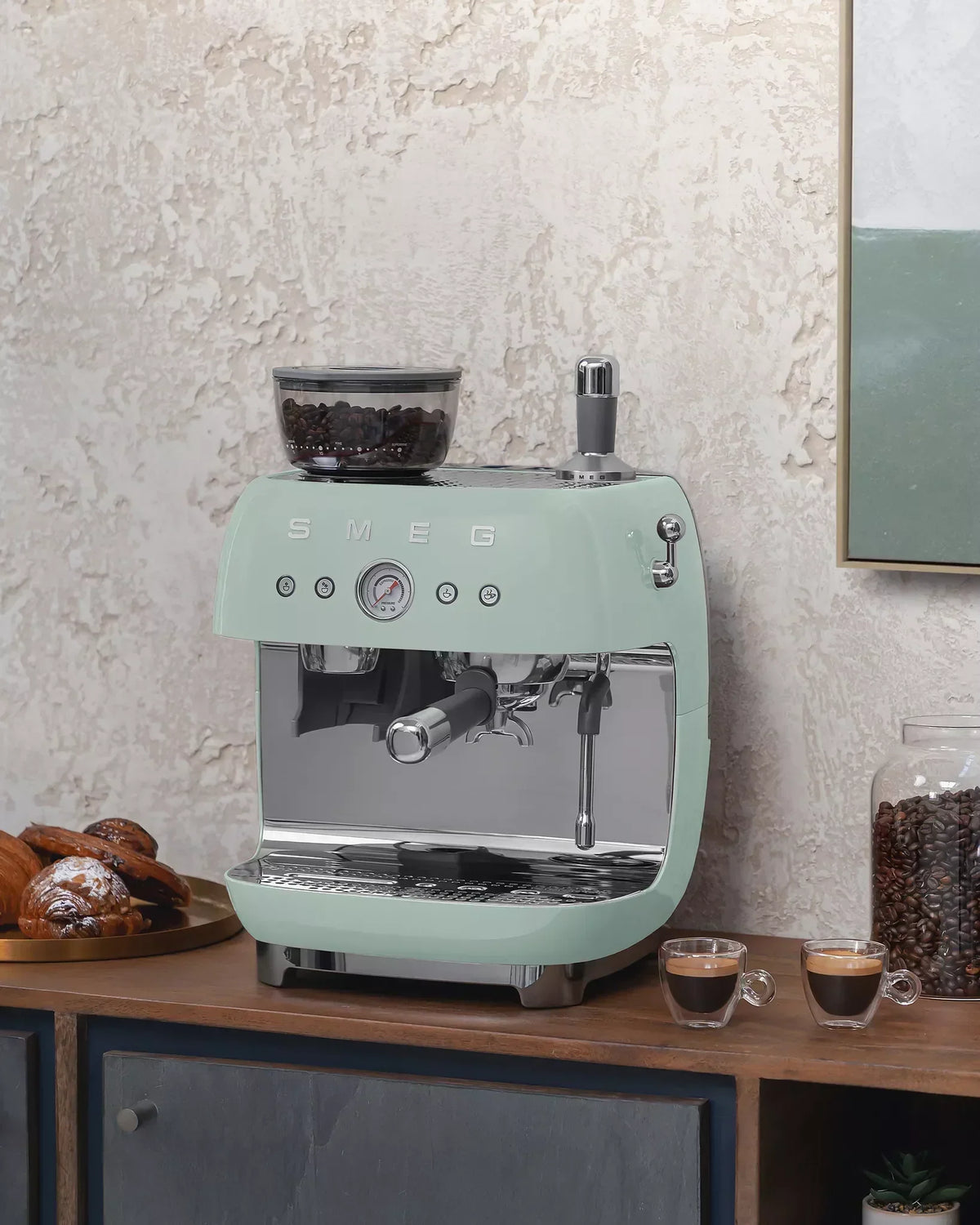 Smeg EGF03PGUK Retro Espresso Coffee Machine with Grinder in Pastel Green – image 7 of 8
