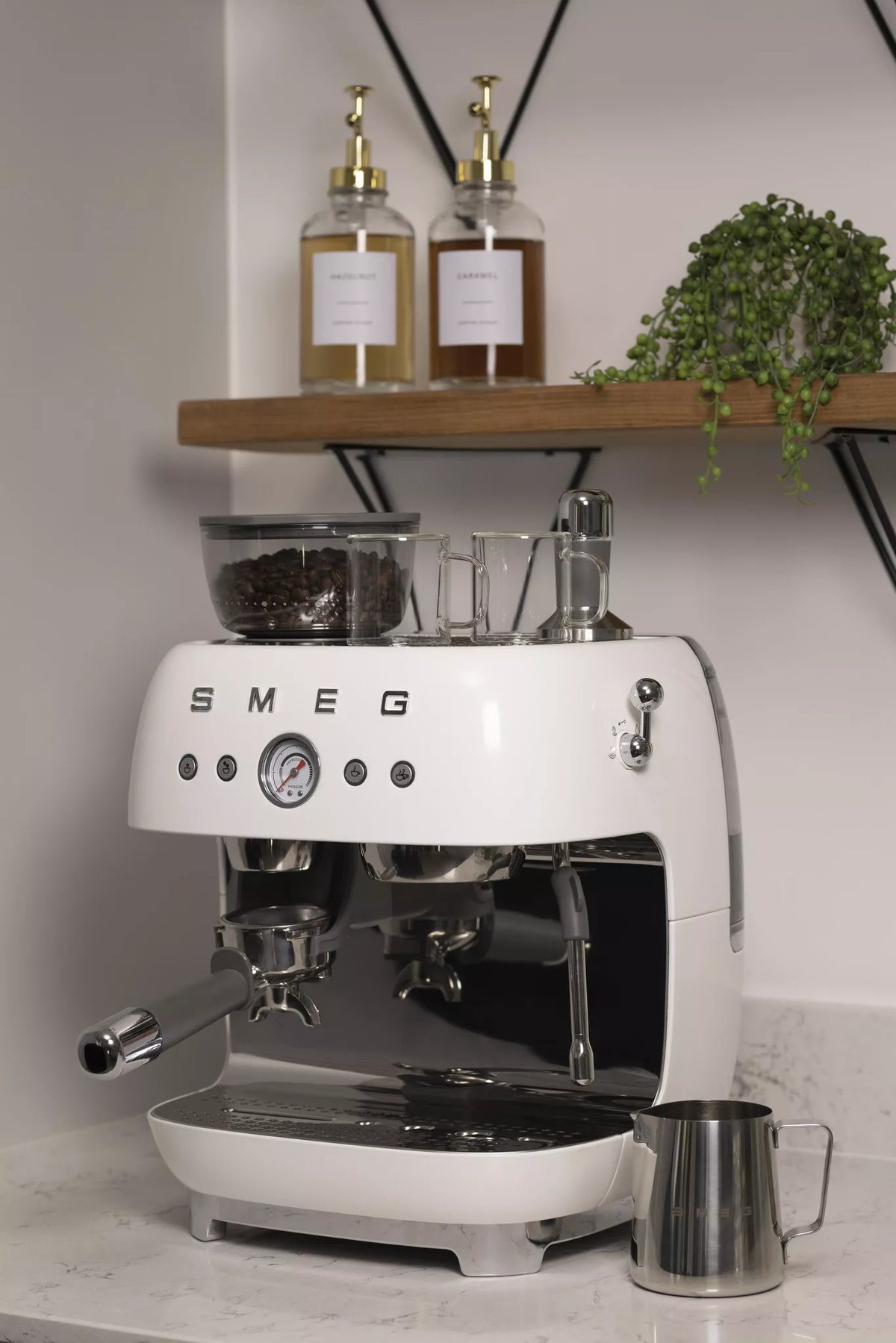 Smeg EGF03WHUK Retro Espresso Coffee Machine with Grinder in White – image 7 of 9