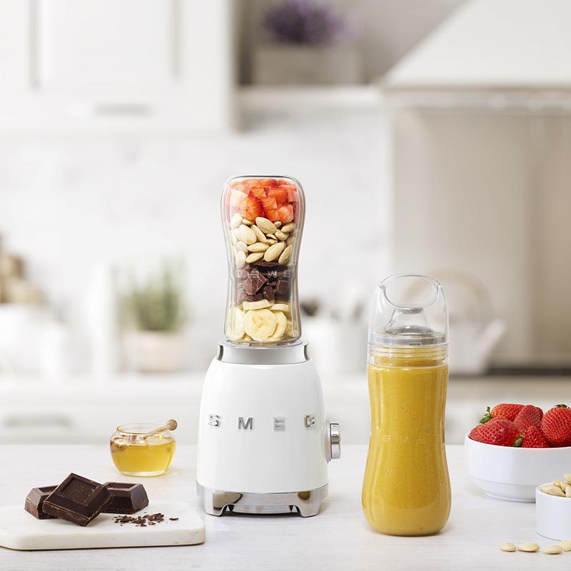 Smeg PBF01WHUK 50s Retro Style Personal Blender White – image 5 of 7